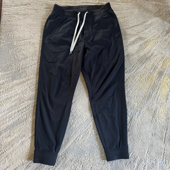 Vuori Meta Jogger Pants black Tapered Performance pull on drawstring V436 medium - Picture 1 of 11